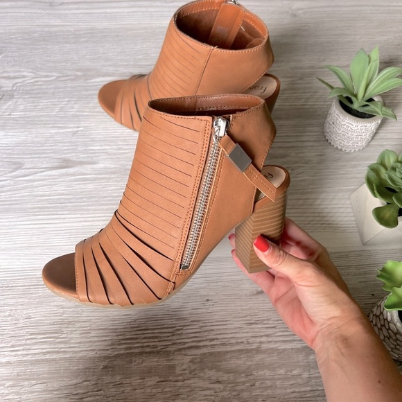 FRANCESCA'S edna peep toe heeled booties size 6.5 NWT - Picture 2 of 16